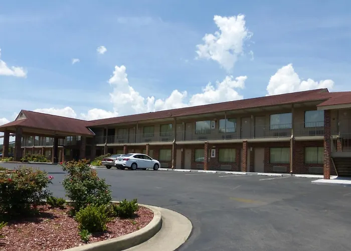 Red Roof Inn & Suites Cleveland, Tn